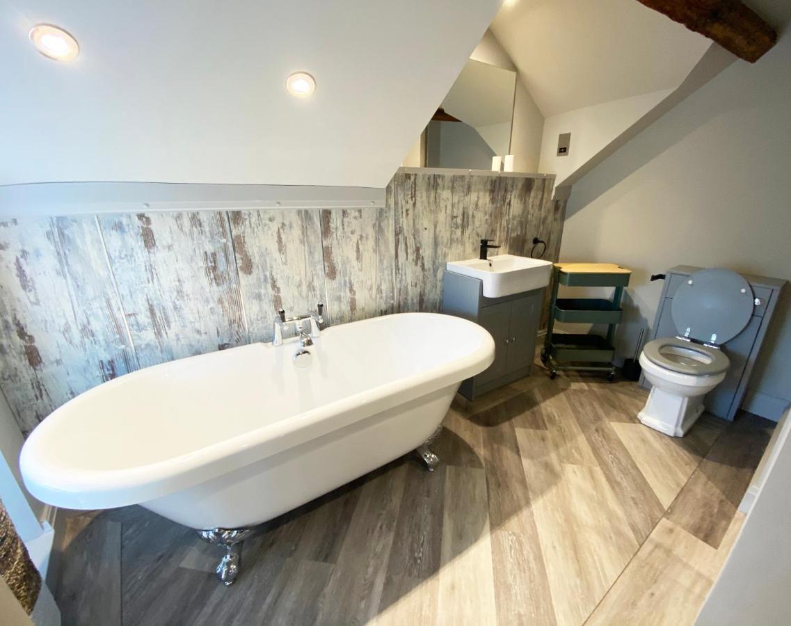 The Hive At Poppi-Red Bed & Breakfast Hawkshead Bagian luar foto