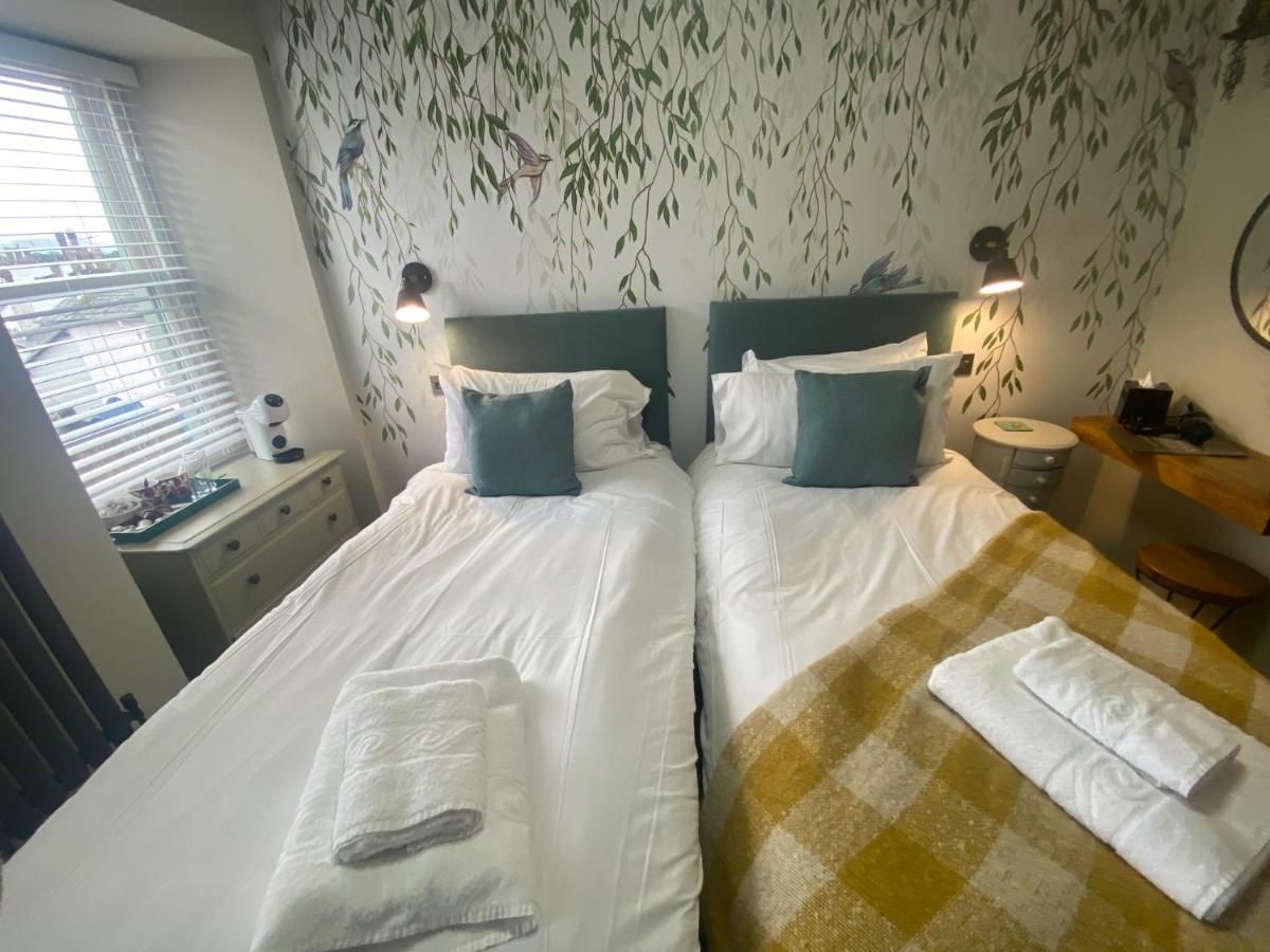 The Hive At Poppi-Red Bed & Breakfast Hawkshead Bagian luar foto