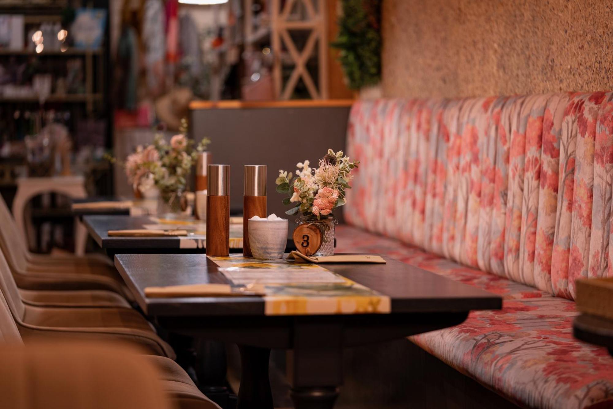 The Hive At Poppi-Red Bed & Breakfast Hawkshead Bagian luar foto